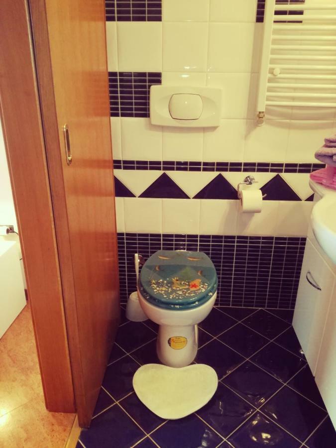 Room Kris With Private Entrance & Private Bathroom Vilanija Экстерьер фото