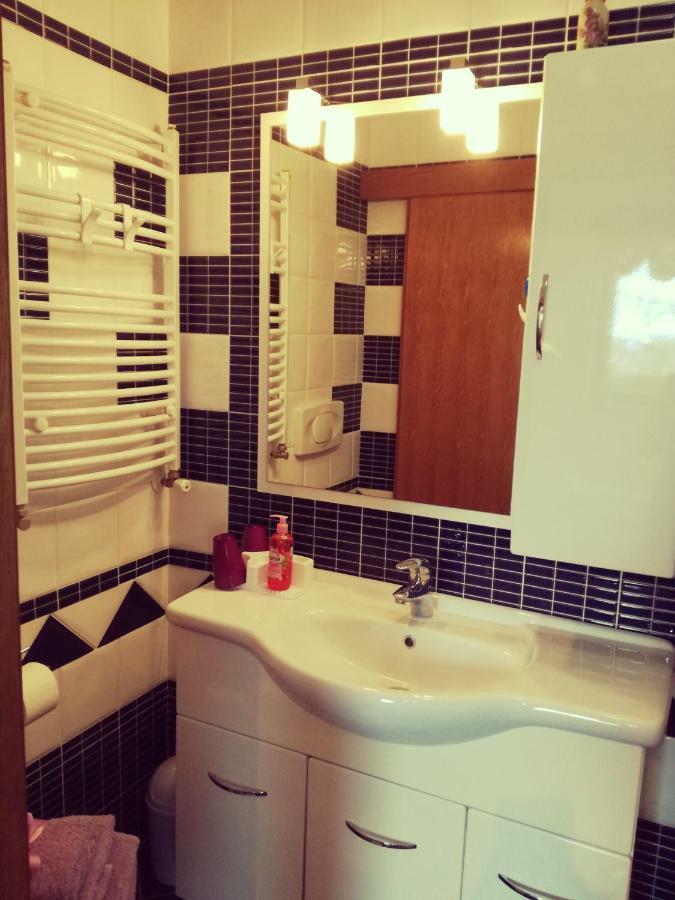 Room Kris With Private Entrance & Private Bathroom Vilanija Экстерьер фото