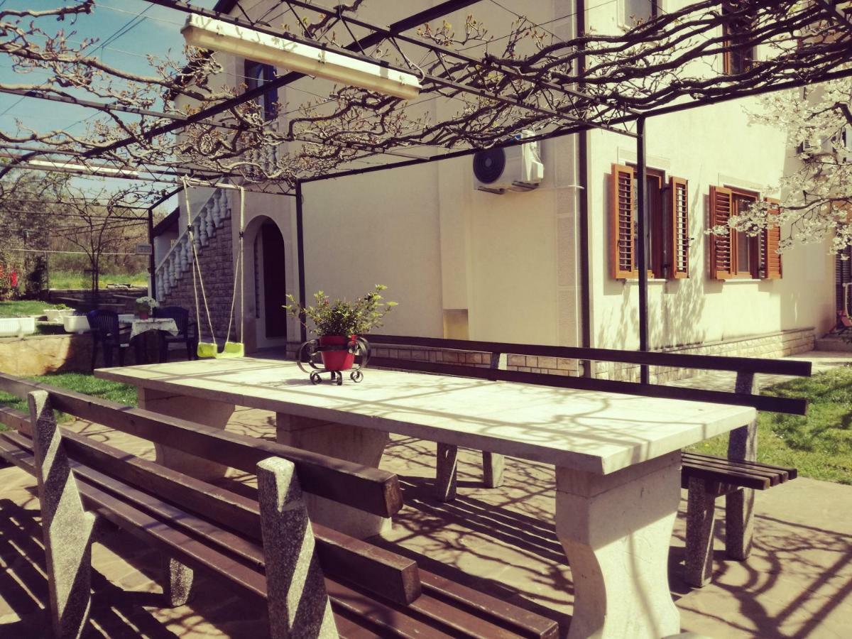 Room Kris With Private Entrance & Private Bathroom Vilanija Экстерьер фото