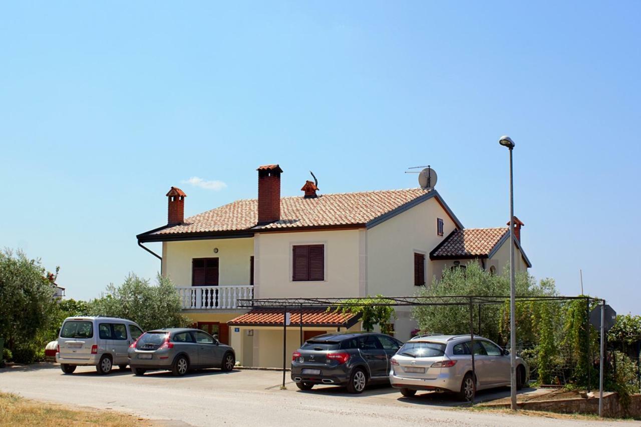 Room Kris With Private Entrance & Private Bathroom Vilanija Экстерьер фото